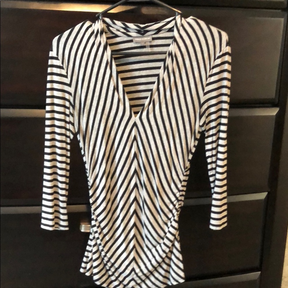 Stripped v neck top